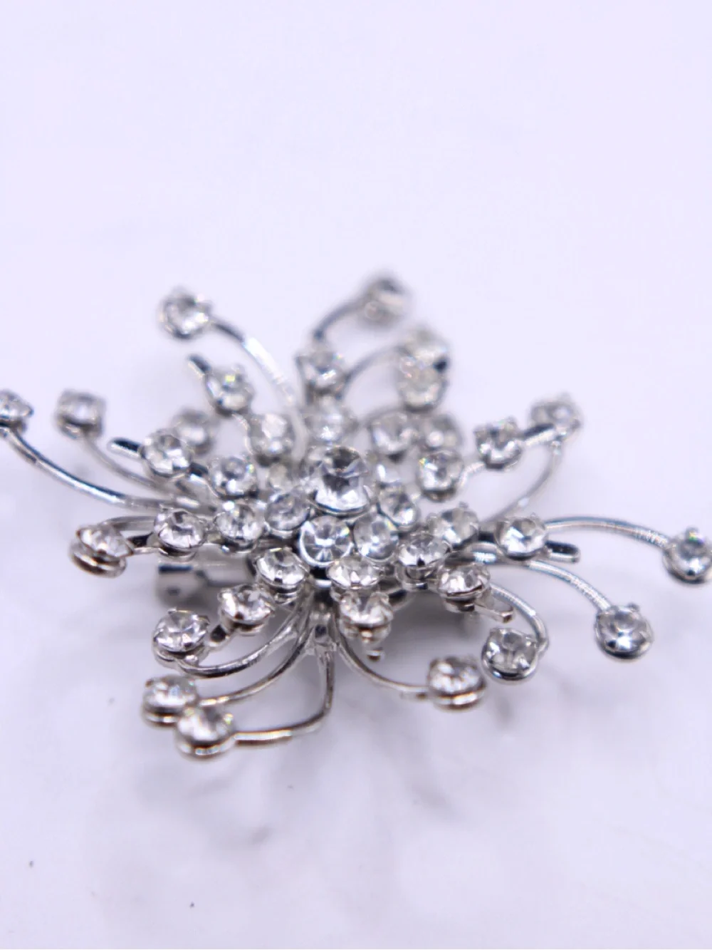 Vintage unsigned Silver tone Crystal starburst riveted Burst Brooch - Picture 3 of 5